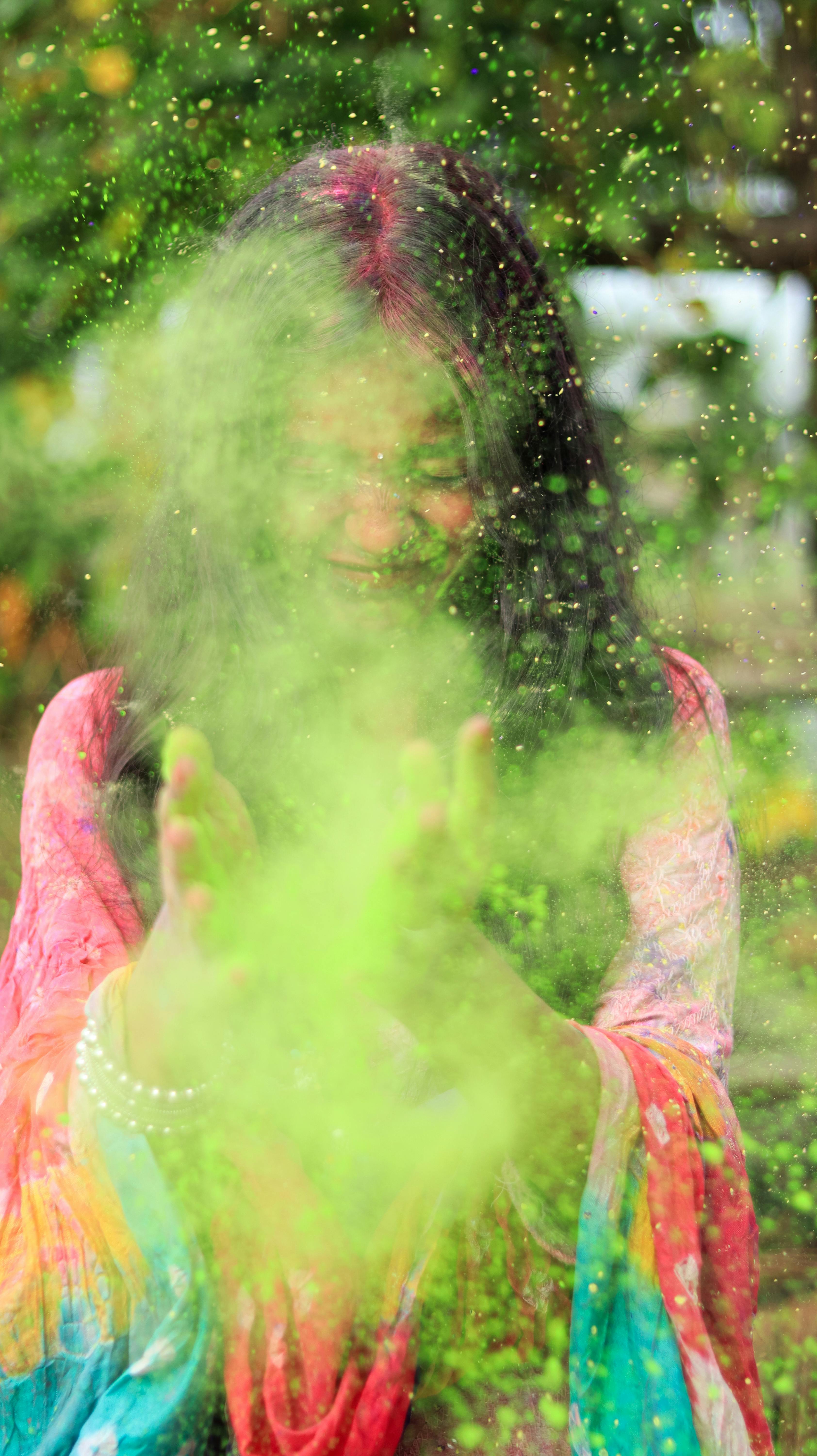 影视热播氛围图：演员与光影